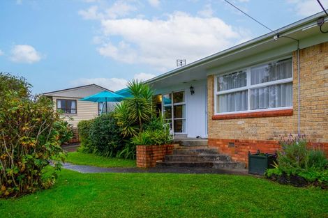 Photo of property in 26 Barron Drive, Green Bay, Auckland, 0604
