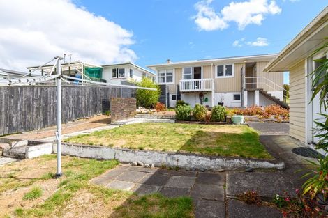 Photo of property in 18 Huruhuru Road, Massey, Auckland, 0614