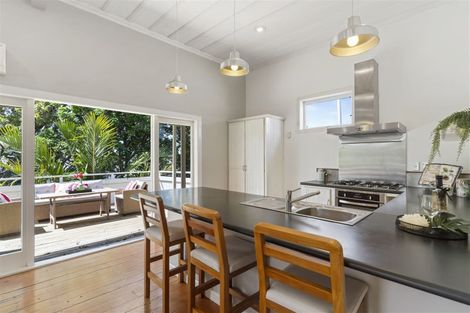 Photo of property in 30 Rutland Road, Stanley Point, Auckland, 0624