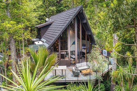 Photo of property in 93 Brick Bay Drive, Sandspit, Warkworth, 0982