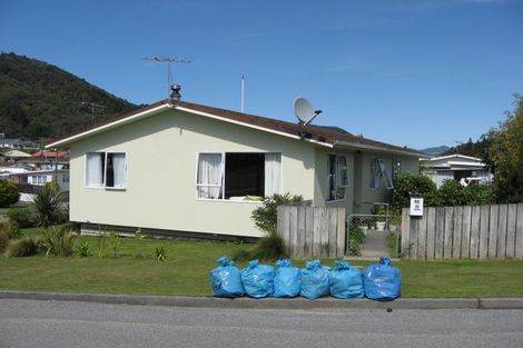 Photo of property in 82a Hampden Street, Picton, 7220