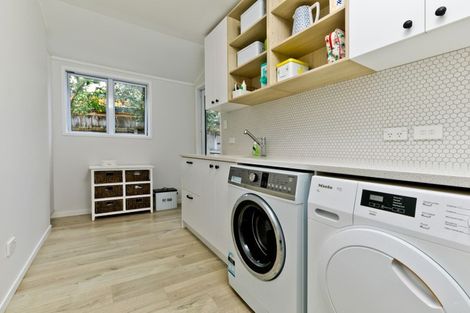 Photo of property in 8 Isobel Road, Greenhithe, Auckland, 0632