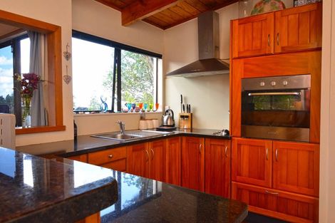 Photo of property in 28 Wood Bay Road, Titirangi, Auckland, 0604