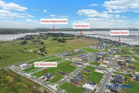 Photo of property in 101 Mutetai Road, Clarks Beach, 2122