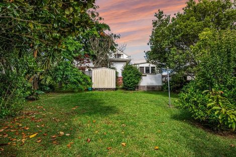 Photo of property in 38 Toru Street, Te Atatu Peninsula, Auckland, 0610