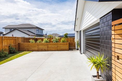 Photo of property in 120 Johnstone Drive, Fitzherbert, Palmerston North, 4410