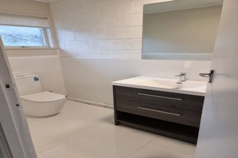 Photo of property in 2/55 Orams Road, Hillpark, Auckland, 2102