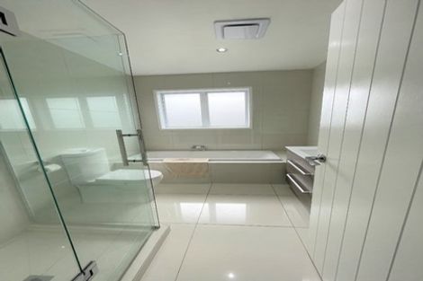 Photo of property in 25 Portadown Avenue, Pakuranga Heights, Auckland, 2010