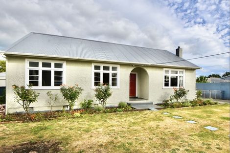 Photo of property in 2 Mckenzie Terrace, Carterton, 5713