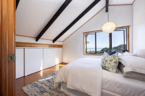Photo of property in 101b Garden Road, Piha, New Lynn, 0772