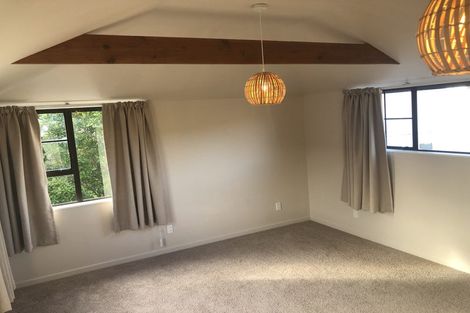 Photo of property in 2/136 Karori Road, Karori, Wellington, 6012