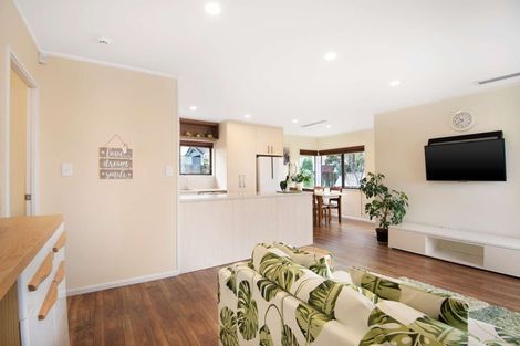 Photo of property in 1/16 Atlantis Place, Totara Vale, Auckland, 0629