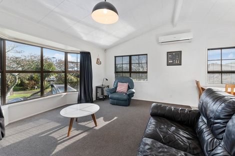 Photo of property in 8 Taurus Place, Kawaha Point, Rotorua, 3010