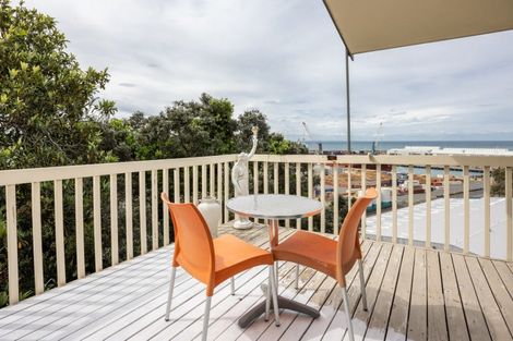 Photo of property in 2 Karaka Road, Bluff Hill, Napier, 4110