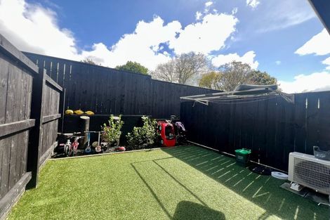 Photo of property in 4/8 Valron Road, Te Atatu South, Auckland, 0602