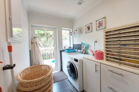 Photo of property in 53a Sunnyside Road, Sunnyvale, Auckland, 0612