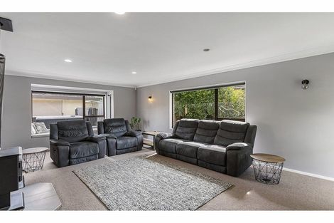 Photo of property in 3 Voltaire Court, Botany Downs, Auckland, 2010