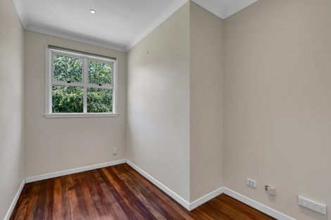 Photo of property in 116 Paraite Road, Paraite, New Plymouth, 4373