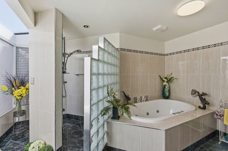 Photo of property in 11 Oakwood Grove, Paraparaumu Beach, Paraparaumu, 5032