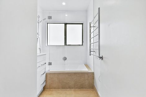 Photo of property in 1/1032 East Coast Road, Fairview Heights, Auckland, 0630