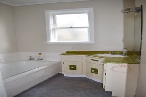 Photo of property in 68 Lyons Avenue, Murrays Bay, Auckland, 0630