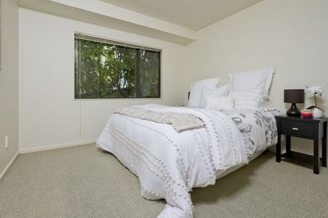 Photo of property in 2/29 John Court Street, Birkenhead, Auckland, 0626