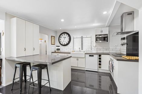 Photo of property in 28 Donald Street, Stanmore Bay, Whangaparaoa, 0932