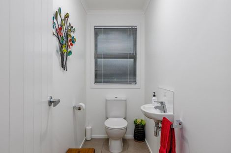 Photo of property in 18 Medallion Court, Kelvin Grove, Palmerston North, 4414