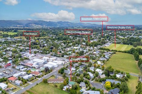 Photo of property in 2 Loasby Place, Greytown, 5712