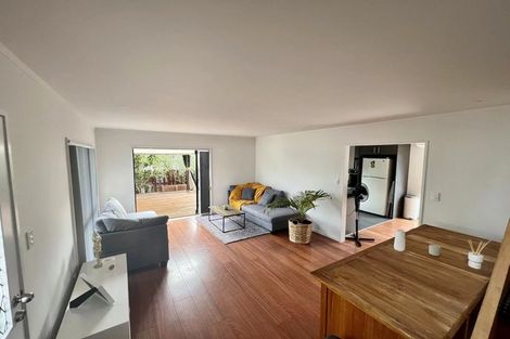 Photo of property in 2/86 Aviemore Drive, Highland Park, Auckland, 2010