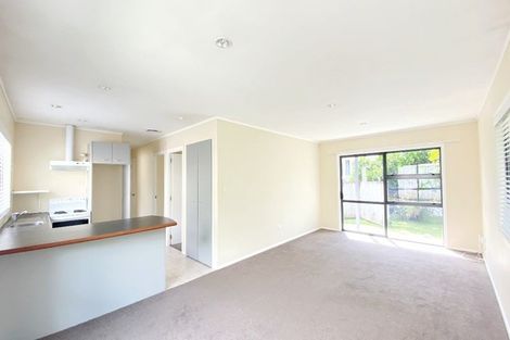 Photo of property in 67 Beach Road, Te Atatu Peninsula, Auckland, 0610