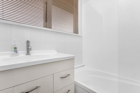 Photo of property in 11 Windrush Close, Mangere, Auckland, 2022