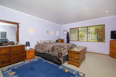 Photo of property in 109 Wiseley Road, West Harbour, Auckland, 0618