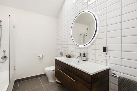 Photo of property in 18 Apu Crescent, Lyall Bay, Wellington, 6022