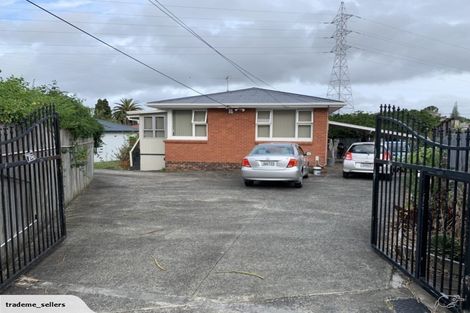 Photo of property in 15 Kiernan Place, Kelston, Auckland, 0602