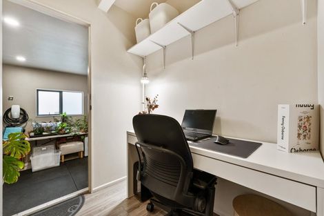 Photo of property in 25 Broadfield Street, Massey, Auckland, 0614