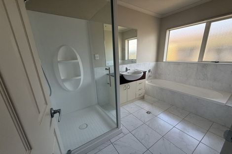 Photo of property in 12 Ballydonegan Rise, East Tamaki, Auckland, 2013