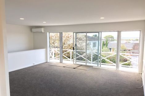 Photo of property in 2/252 Onewa Road, Birkenhead, Auckland, 0626