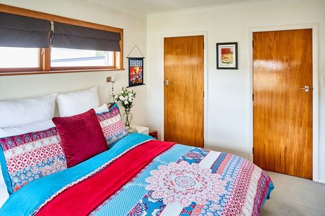 Photo of property in 8 Courtenay Road, Heretaunga, Upper Hutt, 5018