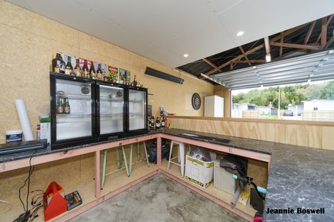 Photo of property in 12 Freedom Drive, Kelvin Grove, Palmerston North, 4414