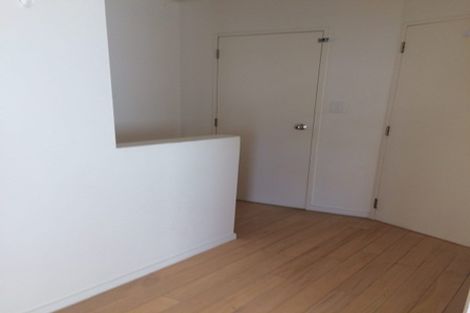 Photo of property in 2/5 Kilham Avenue, Northcote, Auckland, 0627