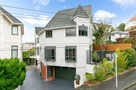 Photo of property in 2/67 Bolton Street, Kelburn, Wellington, 6012