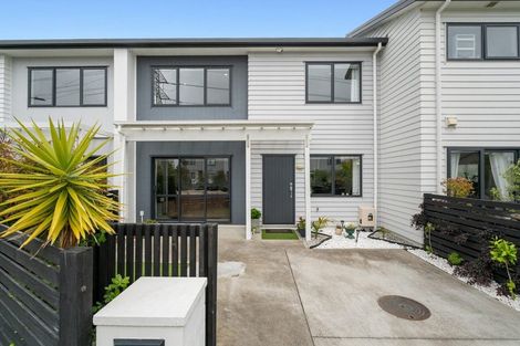 Photo of property in 15 Biplane Street, Takanini, 2112