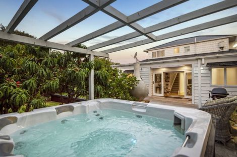Photo of property in 74 Princes Street, Northcote Point, Auckland, 0627