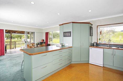 Photo of property in 32 Kawakawa Bay Coast Road, Kawakawa Bay, Papakura, 2585