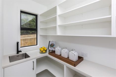 Photo of property in 73 Moncks Spur Road, Redcliffs, Christchurch, 8081