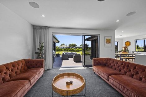 Photo of property in 8 Tikorangi Road East, Tikorangi, 4383