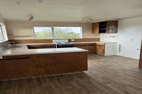 Photo of property in 2/25 Gill Avenue, Te Atatu Peninsula, Auckland, 0610