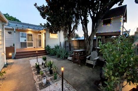Photo of property in 38 Darren Crescent, Half Moon Bay, Auckland, 2012