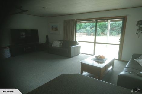 Photo of property in 35 Queen Street, Coalgate, 7673